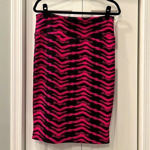 NWOT LuLaRoe Cassie Pencil Skirt. Hot pink and back zebra-like pattern, Size L